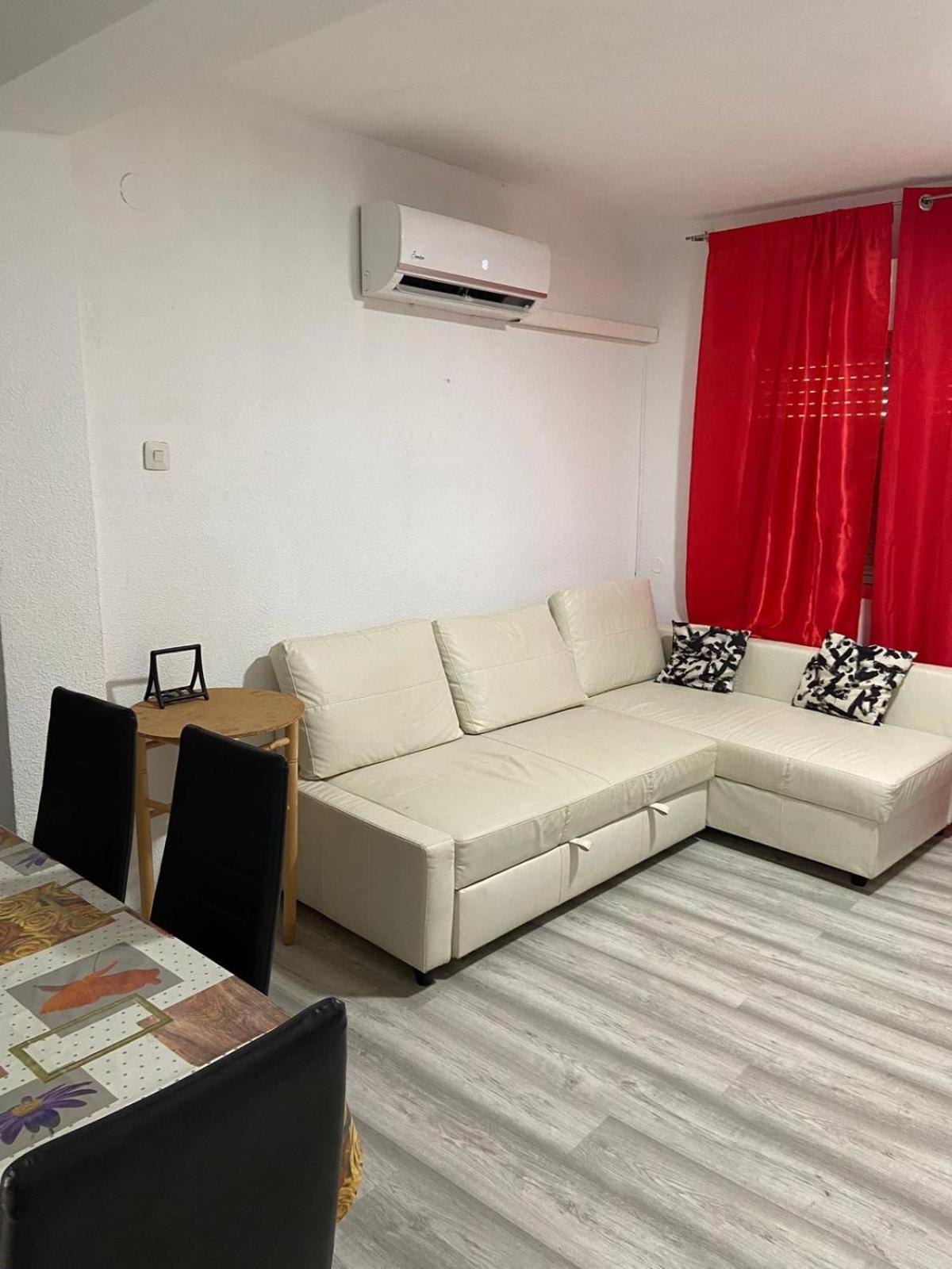 Piso Trabajo En Goodella Apartment *